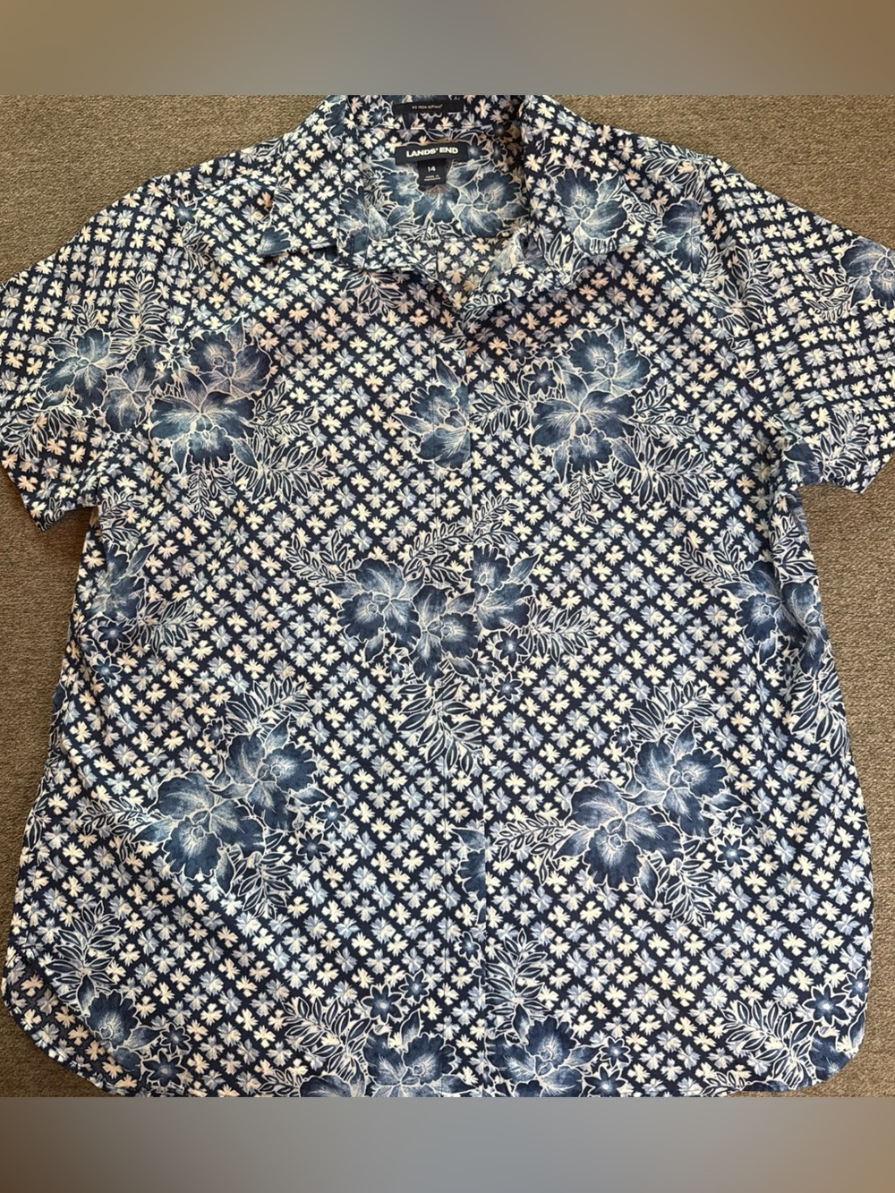 Lands End Women’s No Iron Supima Short Sleeve Button Up Shirt Sz 14 Blue Floral